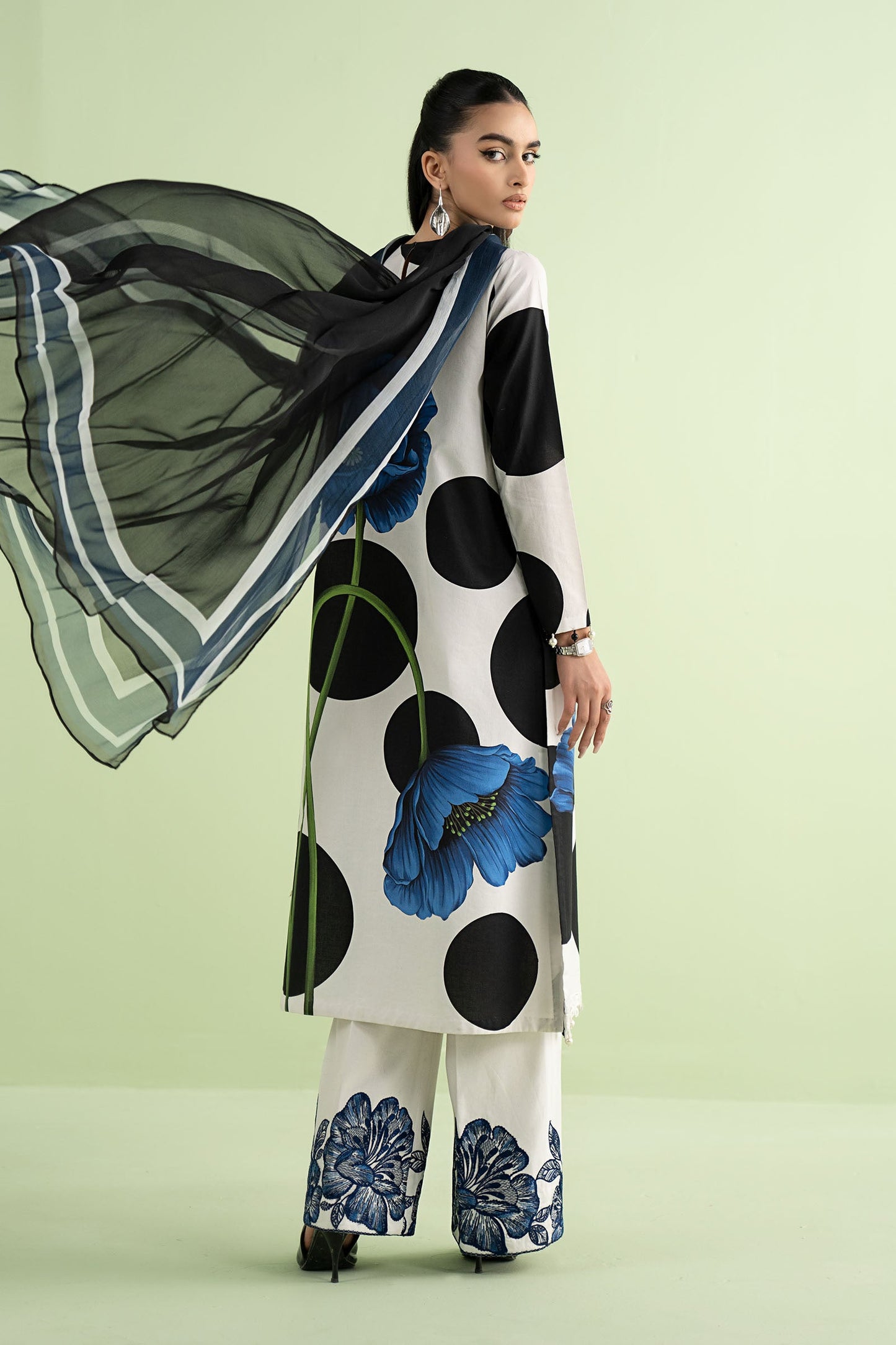 3 Piece Embroidered Lawn Suit