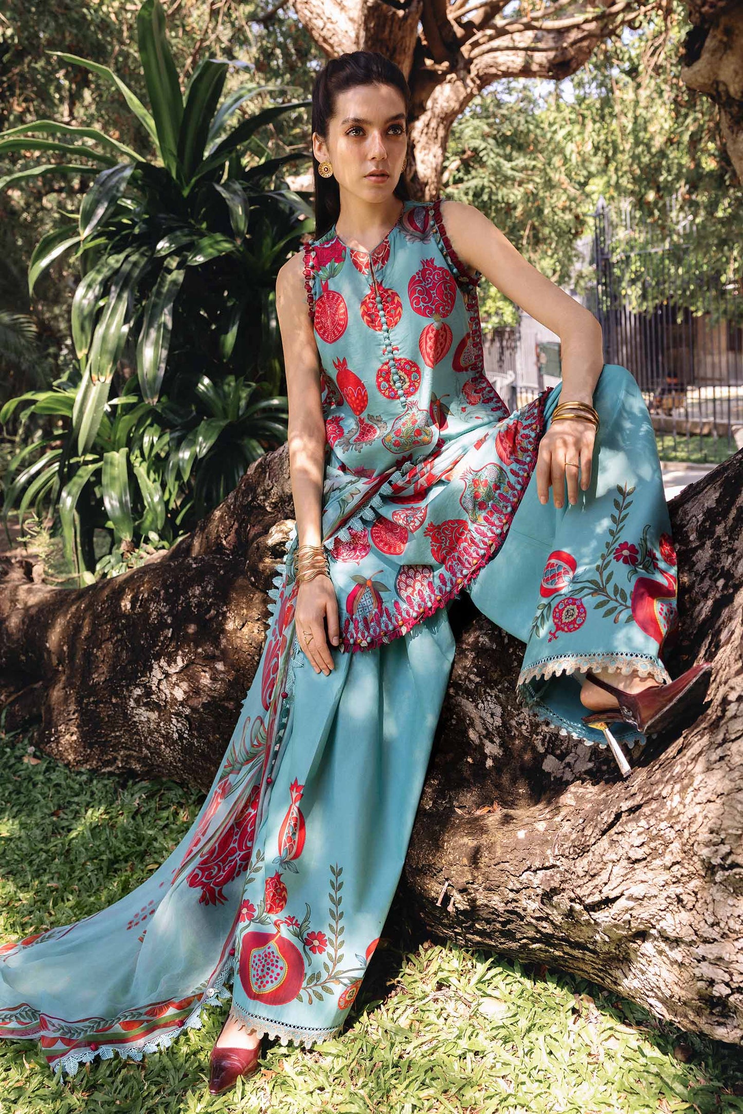 3 Piece Unstitched Embroidered Lawn Suit