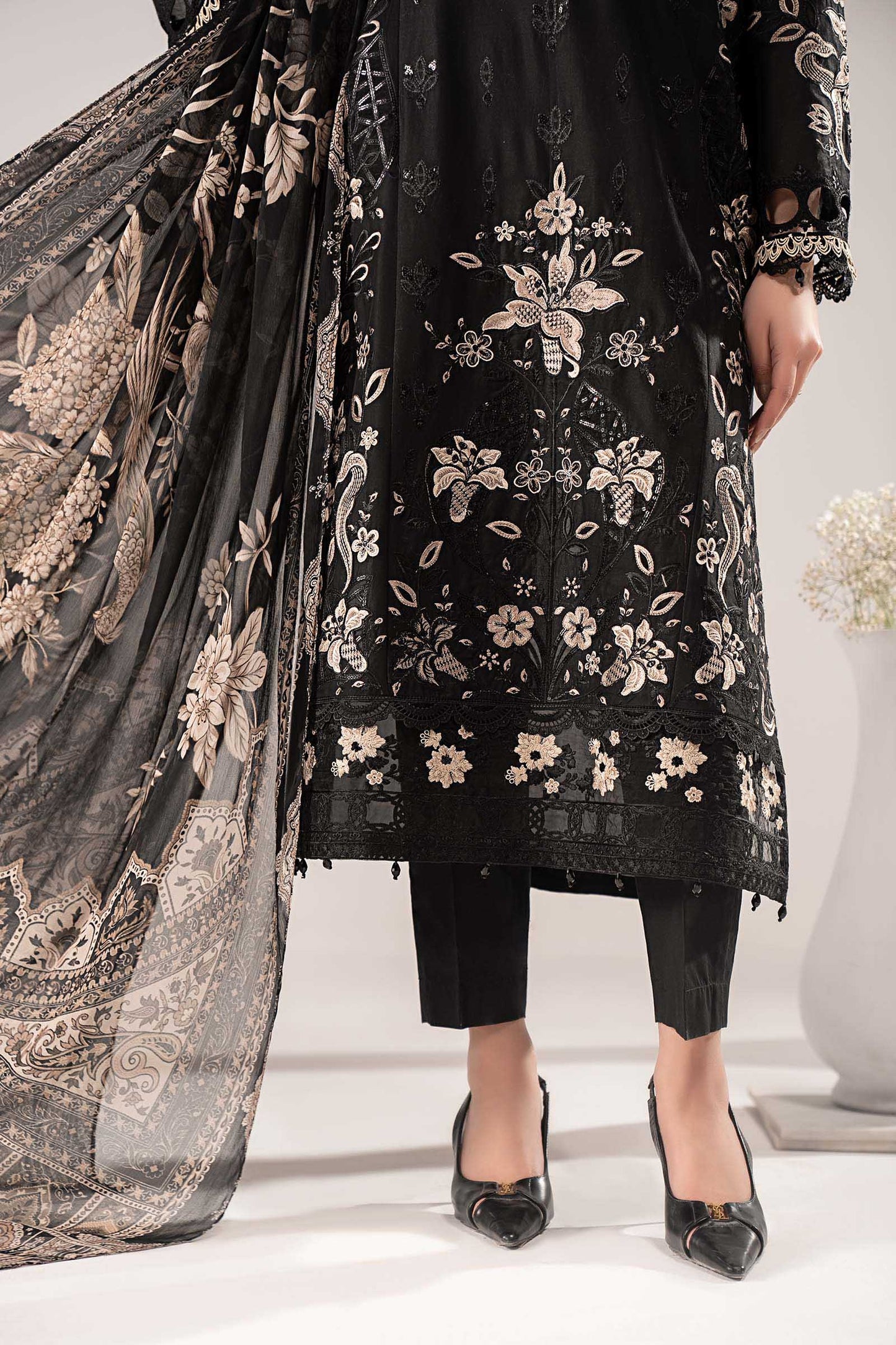 3 Piece Embroidered Lawn Suit