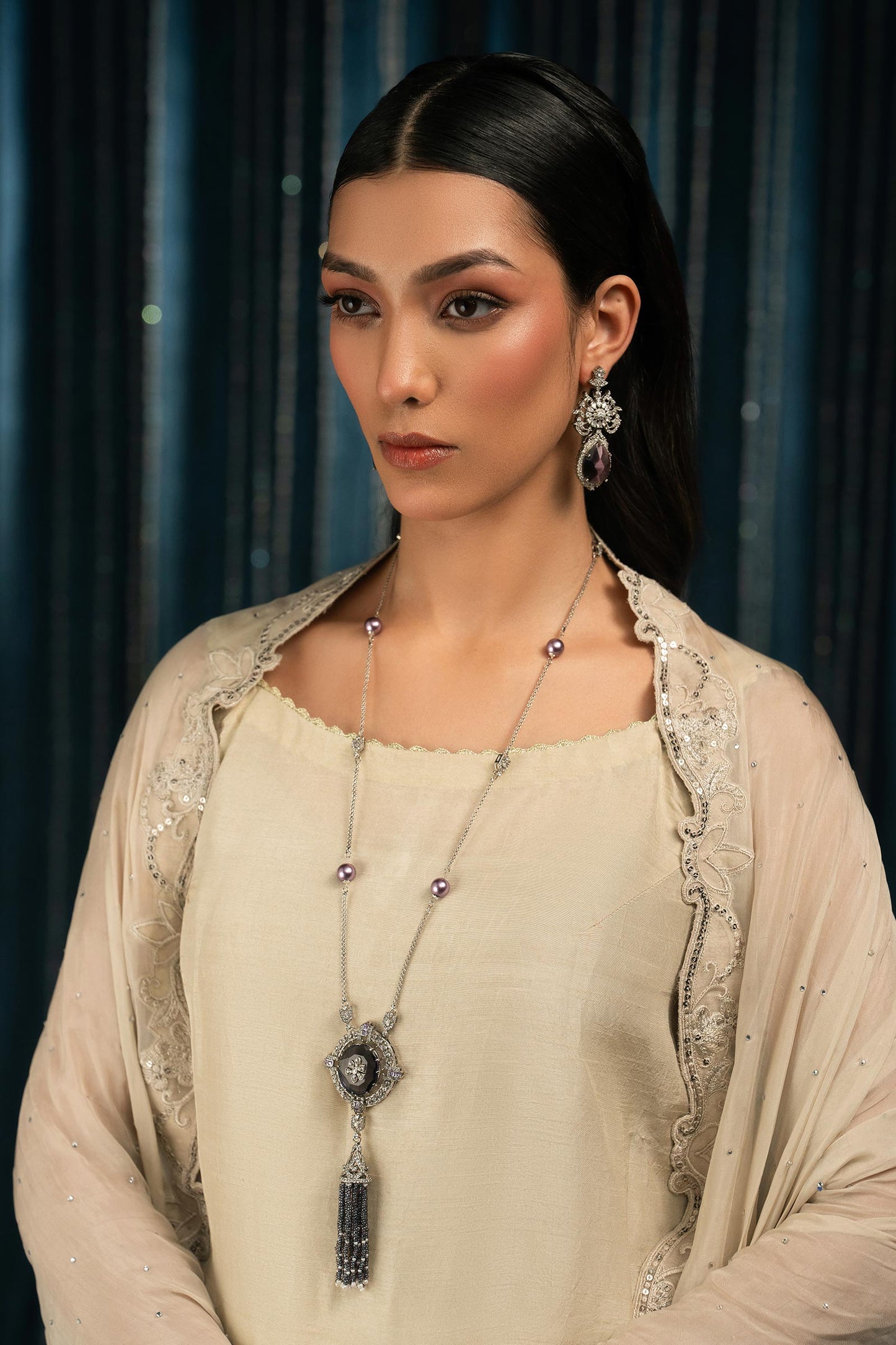 Avelora Pendant