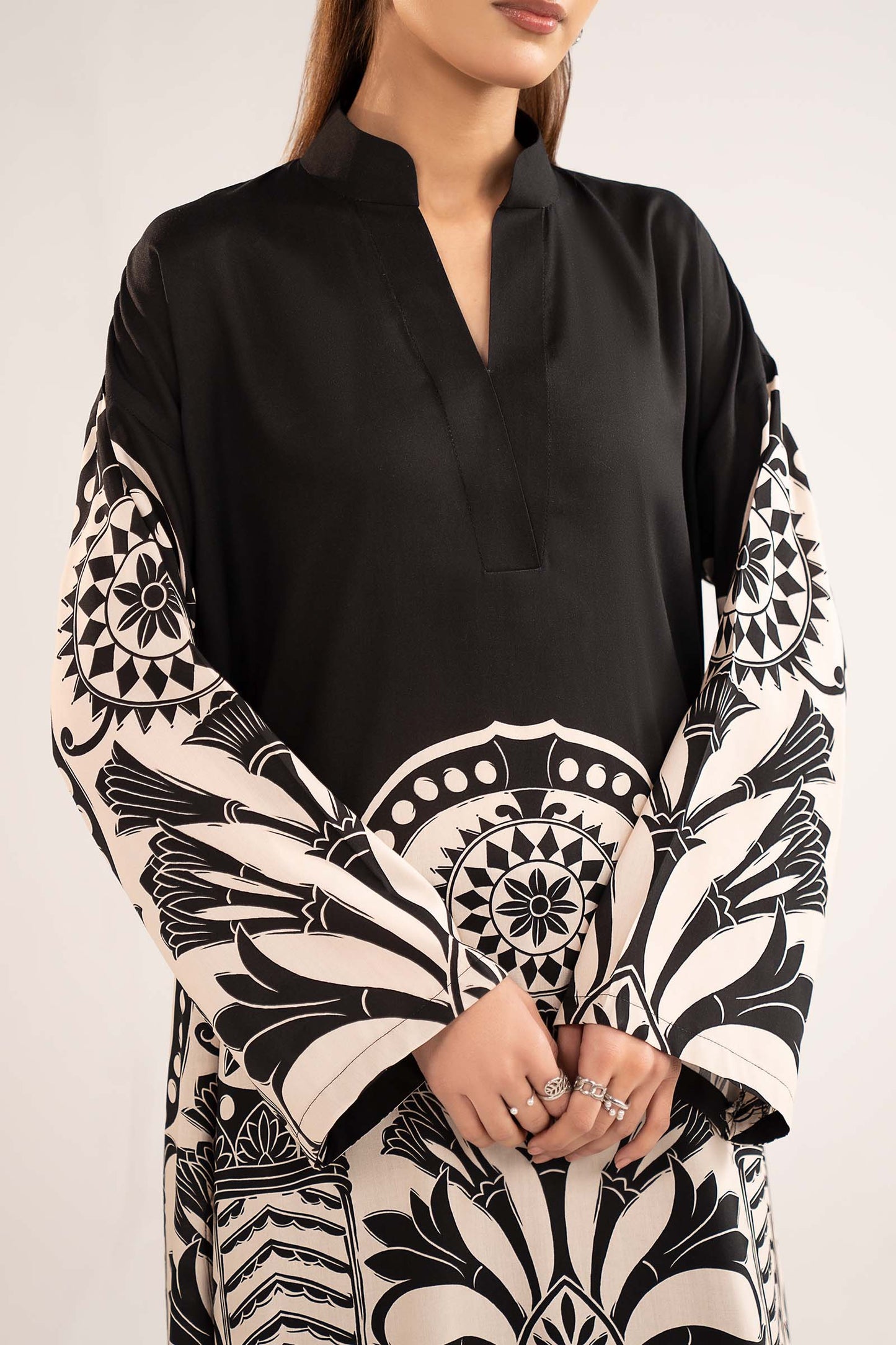 2 Pc Printed Arabic Lawn Suit